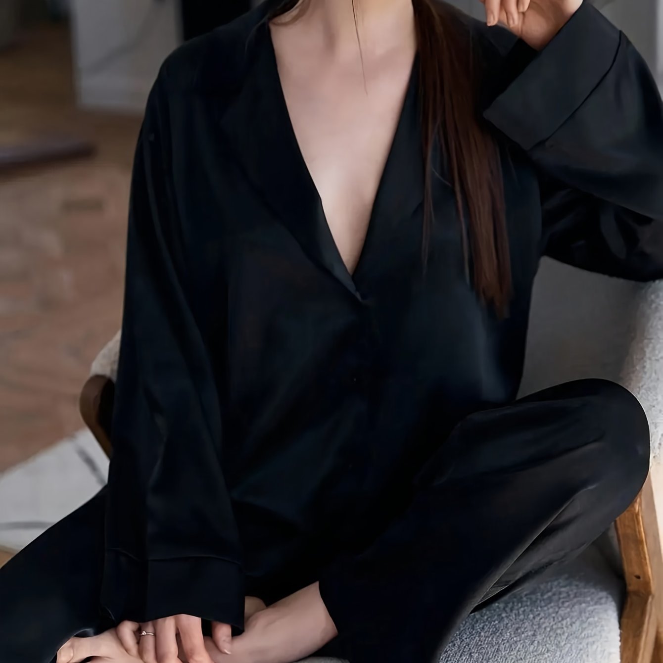 Vera | Satin-Pyjama-Set mit tiefem V-Ausschnitt