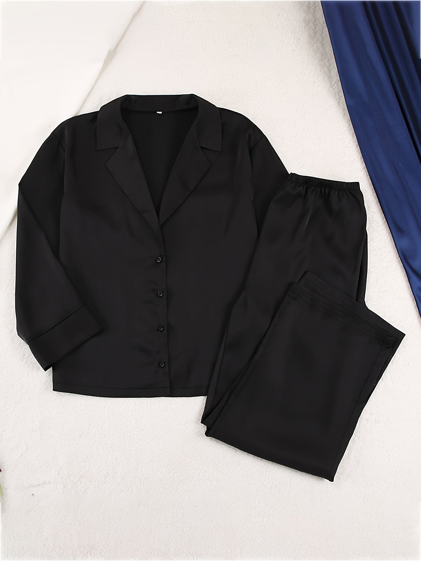 Vera | Satin-Pyjama-Set mit tiefem V-Ausschnitt