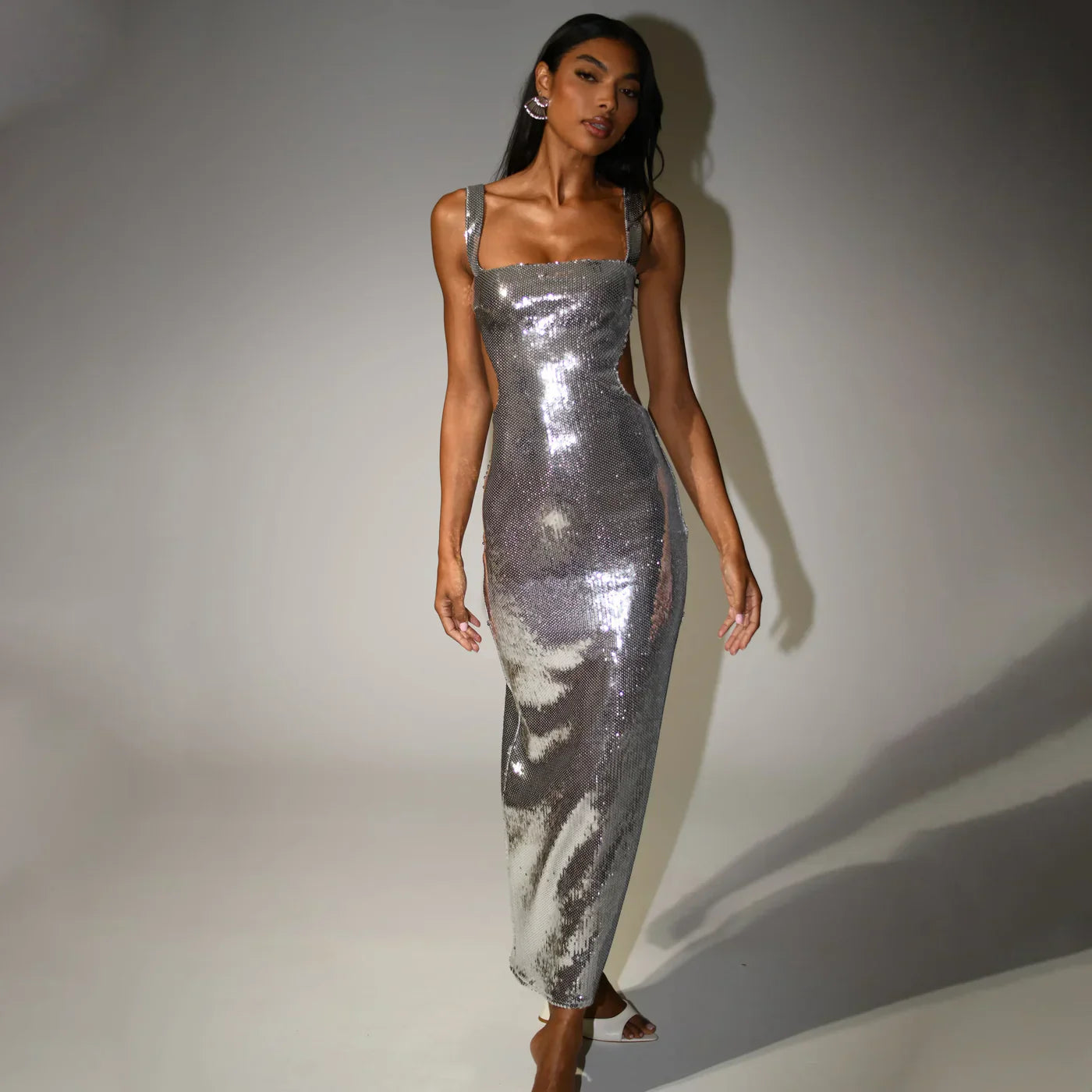 Schimmerndes Maxi-Kleid mit Spaghetti-Trägern