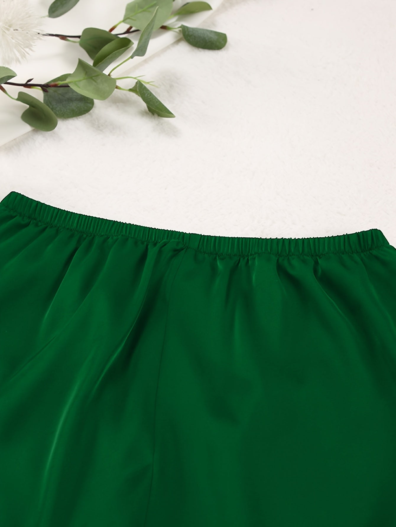 Vera | Satin-Pyjama-Set mit tiefem V-Ausschnitt