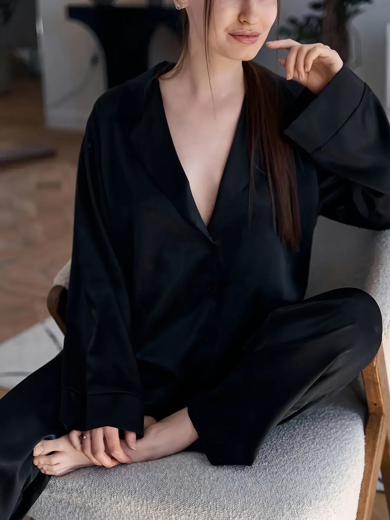 Vera | Satin-Pyjama-Set mit tiefem V-Ausschnitt