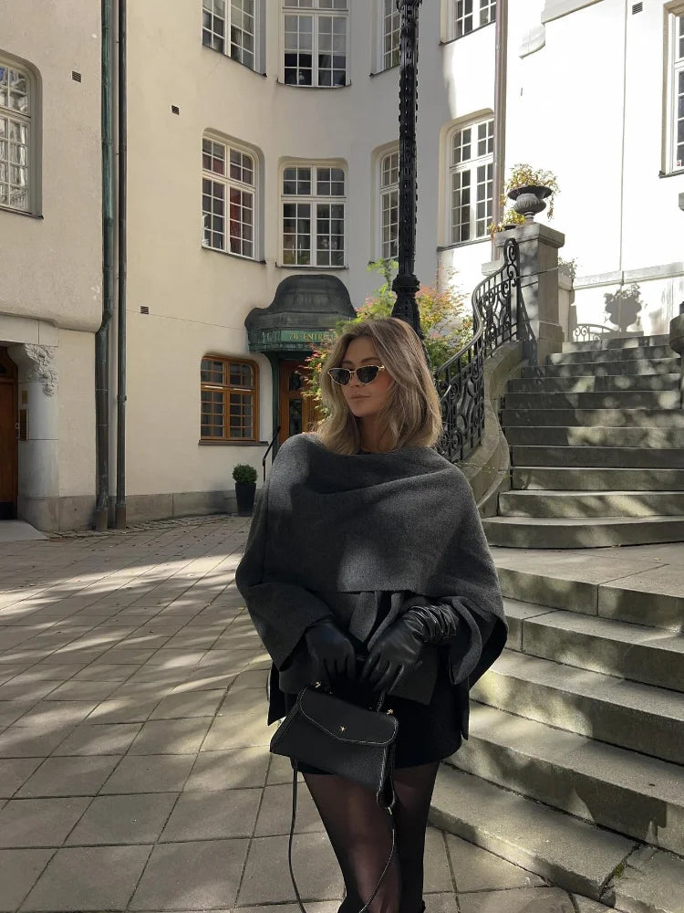 Cape-Mantel mit integriertem Schal