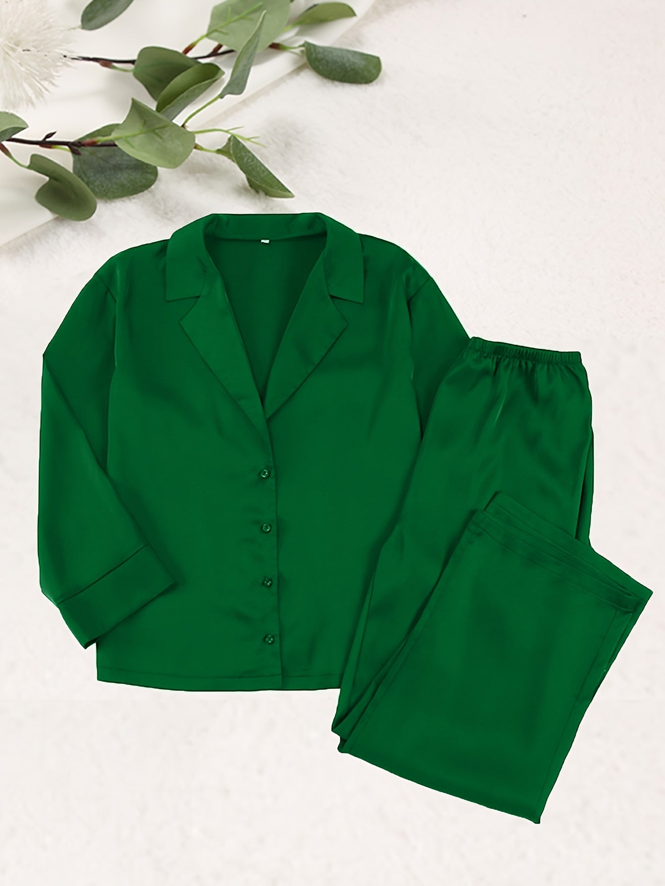 Vera | Satin-Pyjama-Set mit tiefem V-Ausschnitt
