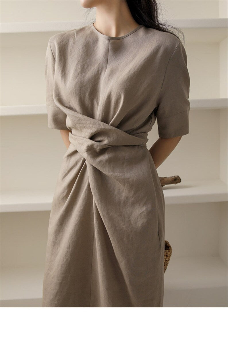 Zaria - Unregelmäßiges Kleid aus Leinen in Khaki