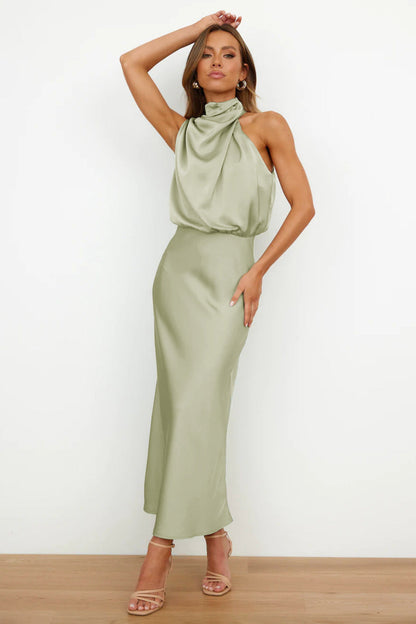 Vela | Lange Satinrobe mit Halterneck