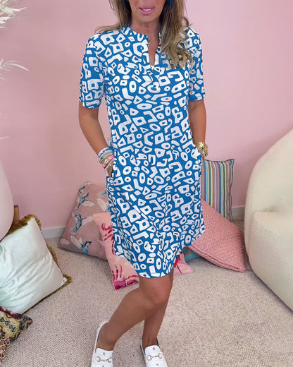 Viano | Bedrucktes Kleid mit V-Ausschnitt und Taschen