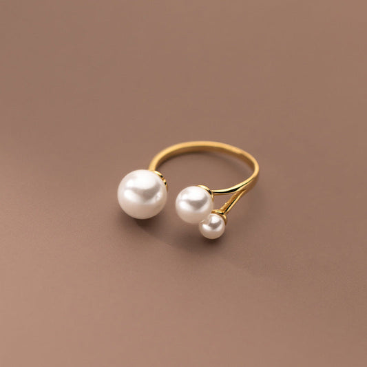 Vera | Verstellbarer Ring mit Süsswasserperlen und Dreieck-Design